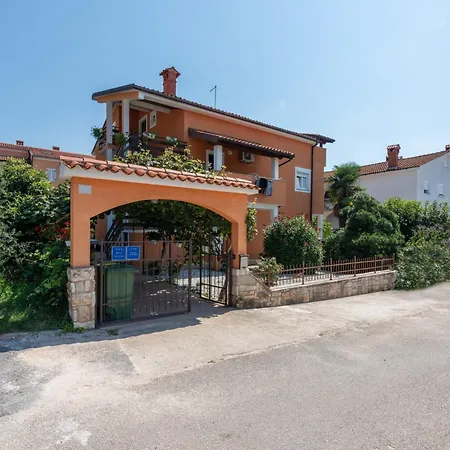 Family-friendly With Swimming Pool Novigrad - 25236 Novigrad (Istria)