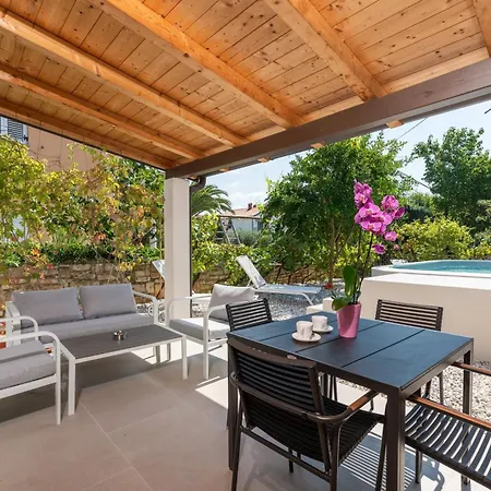 Family-friendly With Swimming Pool Novigrad - 25236 *